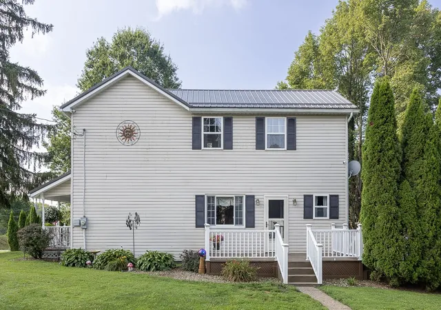 Photo 4 of Single family home for sale at 1850 Perry Hwy, Springfield Twp, PA 16156 | MLS# 1769061 | Listing updated on 2026-10-02