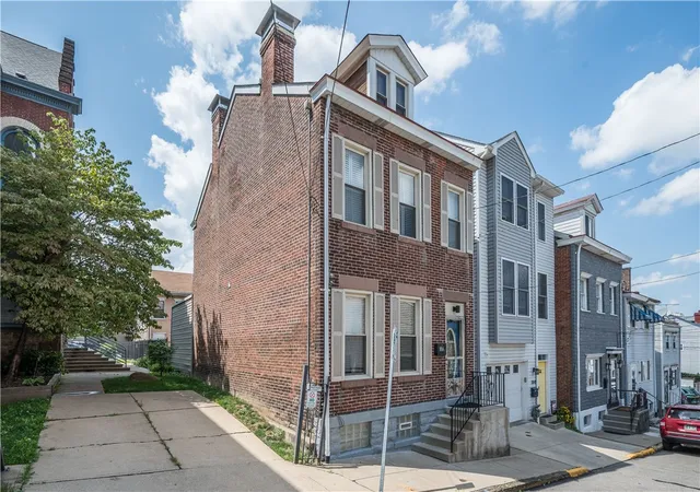 Photo 2 of Single family home for sale at 186 South 16th St, South Side, PA 15203 | MLS# 1768636 | Listing updated on 2026-08-29
