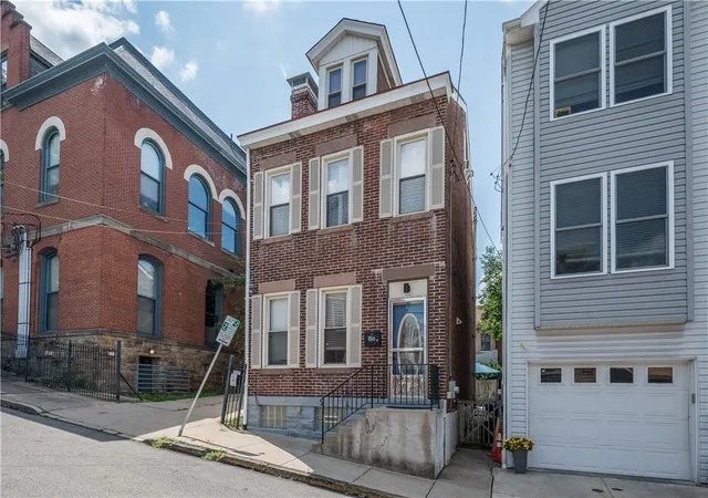 Photo 3 of Single family home for sale at 186 South 16th St, South Side, PA 15203 | MLS# 1768636 | Listing updated on 2026-08-29