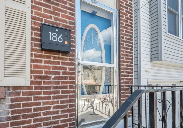 Photo 3 of Single family home for sale at 186 South 16th St, South Side, PA 15203 | MLS# 1768636 | Listing updated on 2026-08-29