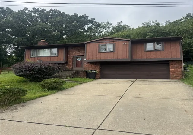 Photo 1 of Single family home for sale at 1 Fawcett Cir, Coraopolis, PA 15108 | MLS# 1769105 | Listing updated on 2026-08-20