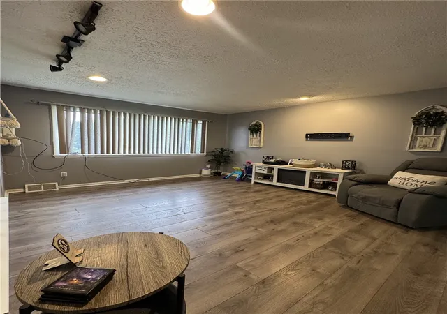Photo 2 of Single family home for sale at 1 Fawcett Cir, Coraopolis, PA 15108 | MLS# 1769105 | Listing updated on 2026-08-20