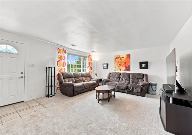 Photo 3 of Sale Pending at 1366 Meadowlark Dr, Scott Twp, PA 15243 | MLS# 1769104 | Listing updated on 2026-08-20