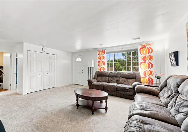 Photo 4 of Sale Pending at 1366 Meadowlark Dr, Scott Twp, PA 15243 | MLS# 1769104 | Listing updated on 2026-08-20