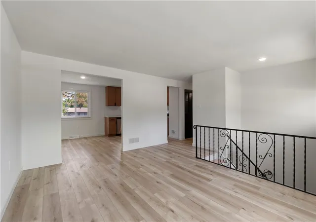 Photo 3 of Single family home for sale at 533 Elmview Dr, Elizabeth Twp/boro, PA 15037 | MLS# 1769150 | Listing updated on 2026-10-06