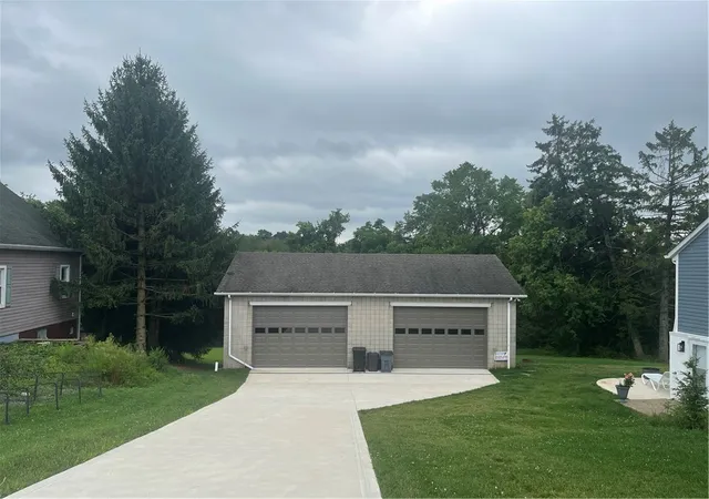 Photo 4 of Single family home for sale at 1611 Guffey Rd, North Huntingdon, PA 15642 | MLS# 1769160 | Listing updated on 2026-08-23