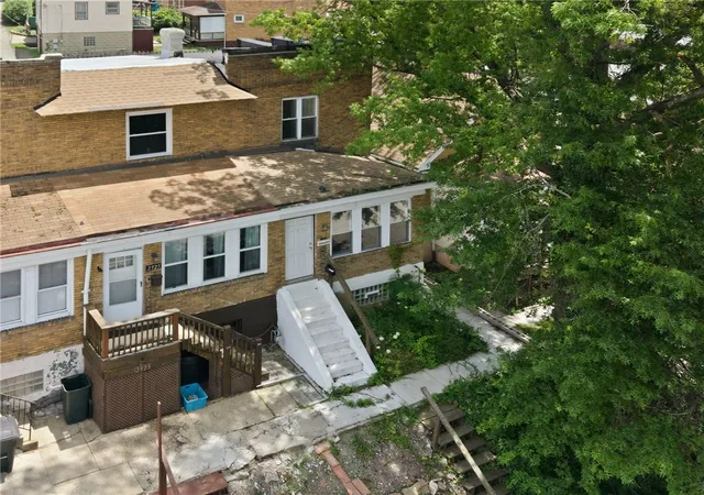 Photo 1 of Single family home for sale at 2927 Willett Rd, Brentwood, PA 15227 | MLS# 1769173 | Listing updated on 2026-08-24