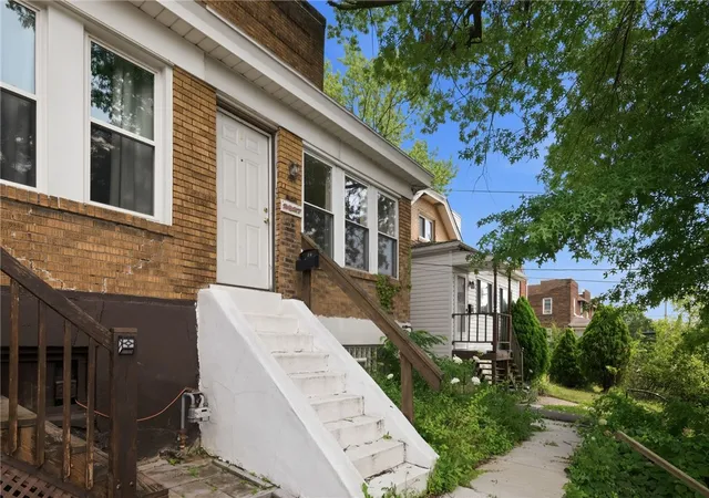 Photo 2 of Single family home for sale at 2927 Willett Rd, Brentwood, PA 15227 | MLS# 1769173 | Listing updated on 2026-08-24