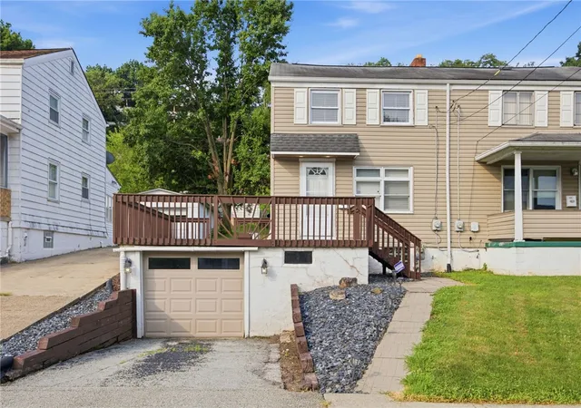 Photo 2 of Single family home for sale at 321 Cedar St, Jeannette, PA 15644 | MLS# 1769172 | Listing updated on 2026-08-21