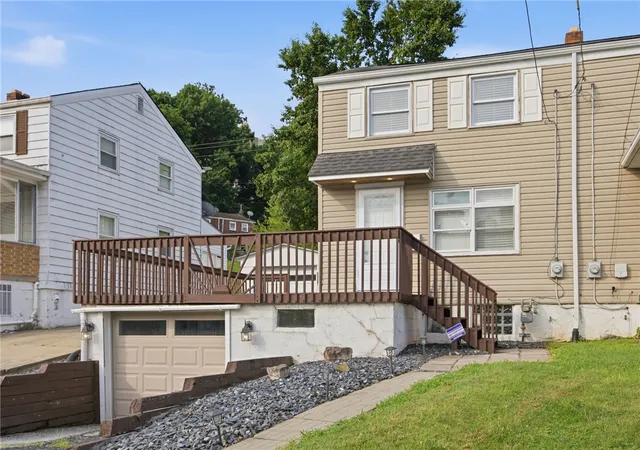 Photo 3 of Single family home for sale at 321 Cedar St, Jeannette, PA 15644 | MLS# 1769172 | Listing updated on 2026-08-21