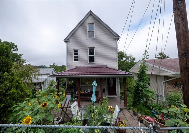 Photo 1 of Single family home for sale at 1362 E Maiden St, South Strabane, PA 15301 | MLS# 1769220 | Listing updated on 2026-10-06