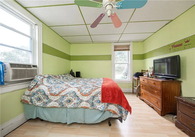 Photo 3 of Single family home for sale at 1362 E Maiden St, South Strabane, PA 15301 | MLS# 1769220 | Listing updated on 2026-10-06