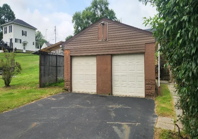 Photo 4 of Single family home for sale at 102 Mahony Ave, Ellport Boro, PA 16117 | MLS# 1769242 | Listing updated on 2026-08-11