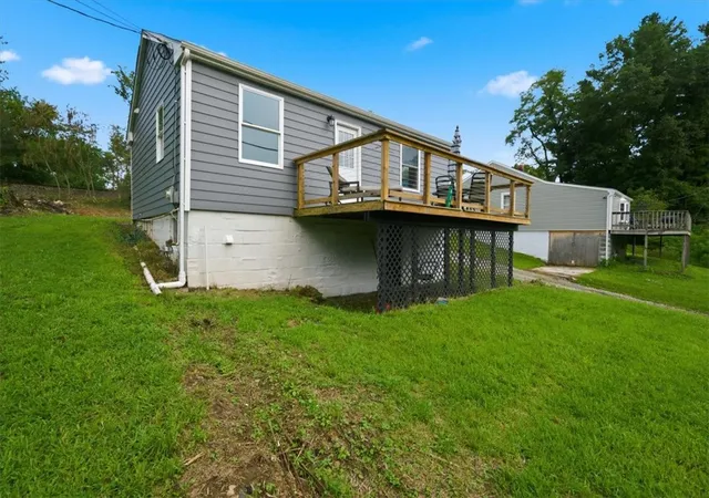 Photo 3 of Sale Pending at 815 Saxonburg Blvd, Clinton Twp, PA 16056 | MLS# 1769175 | Listing updated on 2026-08-17