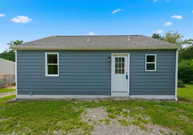 Photo 3 of Sale Pending at 815 Saxonburg Blvd, Clinton Twp, PA 16056 | MLS# 1769175 | Listing updated on 2026-08-17