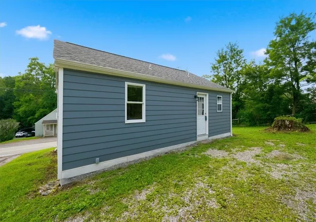 Photo 4 of Sale Pending at 815 Saxonburg Blvd, Clinton Twp, PA 16056 | MLS# 1769175 | Listing updated on 2026-08-17