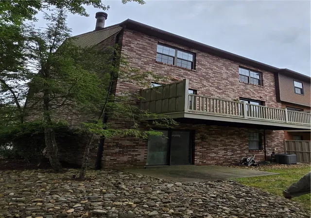 Listing Photo 4 - Condo for sale in building located at 454 Gleneagle Ct, Monroeville, PA 15146
