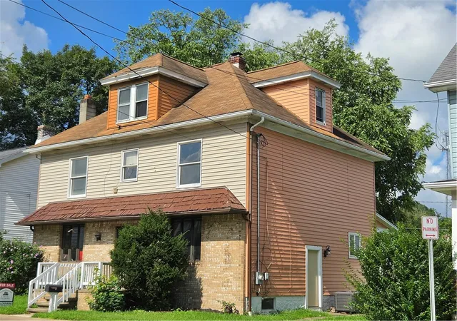 Photo 1 of Single family home for sale at 321 E 4th Street, Derry Boro, PA 15627 | MLS# 1769266 | Listing updated on 2026-09-21