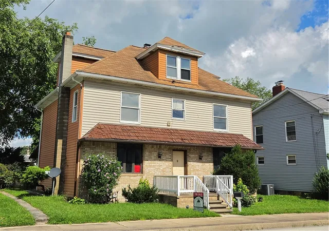 Photo 2 of Single family home for sale at 321 E 4th Street, Derry Boro, PA 15627 | MLS# 1769266 | Listing updated on 2026-09-21
