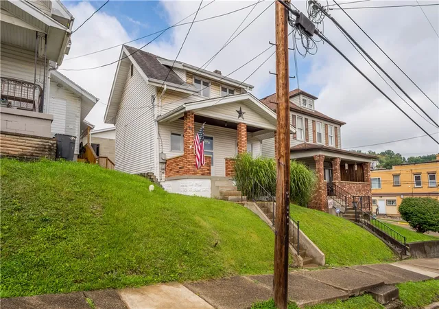 Photo 3 of Single family home for sale at 512 Center Ave, N Charleroi, PA 15022 | MLS# 1769260 | Listing updated on 2026-08-11