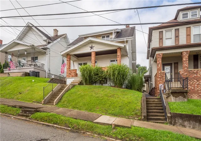 Photo 3 of Single family home for sale at 512 Center Ave, N Charleroi, PA 15022 | MLS# 1769260 | Listing updated on 2026-09-21