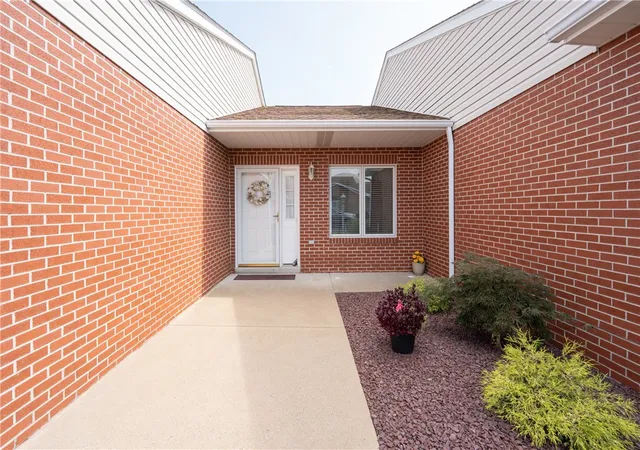 Photo 3 of Sale Pending at 756 Everview Ln, Derry Twp, PA 15627 | MLS# 1769143 | Listing updated on 2026-08-14