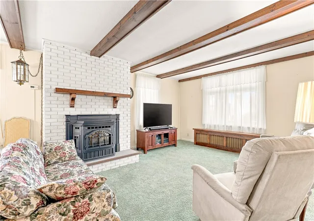 Photo 3 of Sale Pending at 139 E Garrett St, Somerset Boro, PA 15501 | MLS# 1769315 | Listing updated on 2026-08-14