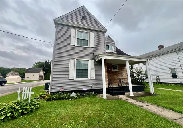 Photo 2 of Single family home for sale at 920 Dewey Ave, New Castle, PA 16101 | MLS# 1769341 | Listing updated on 2026-08-26