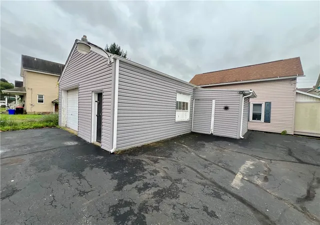 Photo 3 of Single family home for sale at 920 Dewey Ave, New Castle, PA 16101 | MLS# 1769341 | Listing updated on 2026-08-26