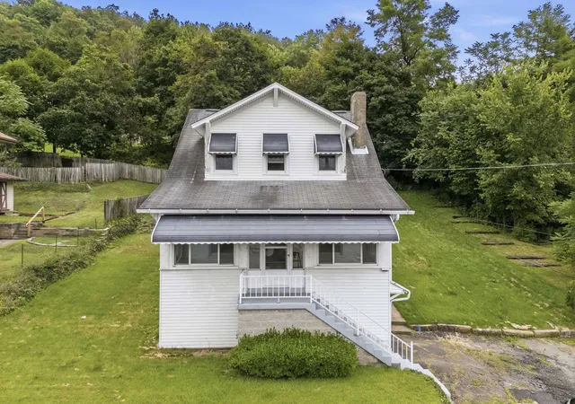 Photo 2 of Single family home for sale at 300 Marie St, Glassport, PA 15045 | MLS# 1769382 | Listing updated on 2026-08-23