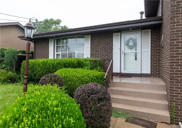 Photo 3 of Single family home for sale at 2406 Old Elizabeth Rd, West Mifflin, PA 15122 | MLS# 1769401 | Listing updated on 2026-08-28
