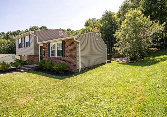 Photo 3 of Sale Pending at 191 Pinehurst Dr, Economy, PA 15042 | MLS# 1769082 | Listing updated on 2026-08-23