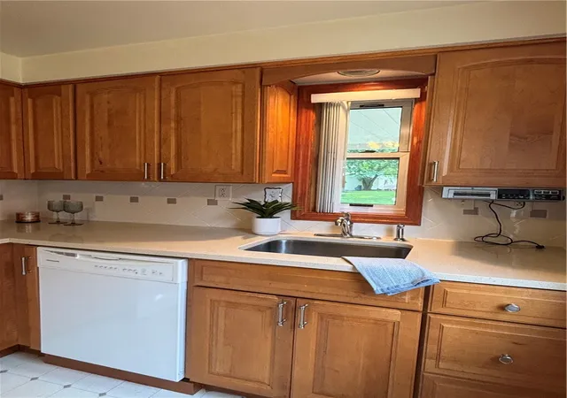 Photo 4 of Sale Pending at 6347 Crestview Dr, South Park, PA 15129 | MLS# 1769461 | Listing updated on 2026-08-21