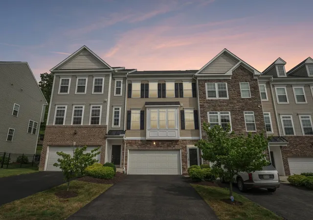 Photo 2 of Townhouse for sale at 18 Remington Dr, Chartiers, PA 15301 | MLS# 1769472 | Listing updated on 2026-08-29