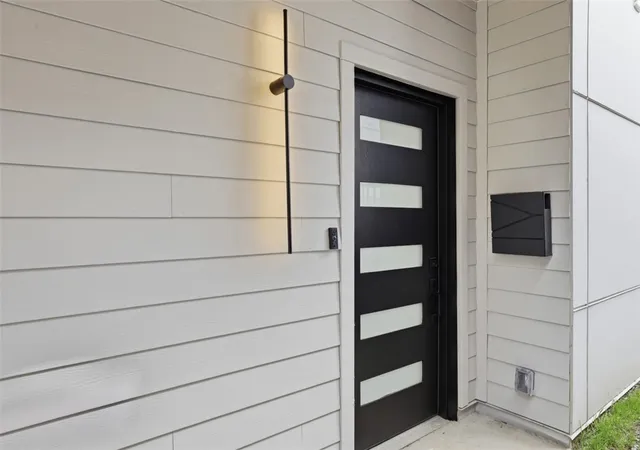 Photo 2 of Townhouse for sale at 236 Hidden Ln, Carnegie, PA 15106 | MLS# 1769475 | Listing updated on 2026-08-12