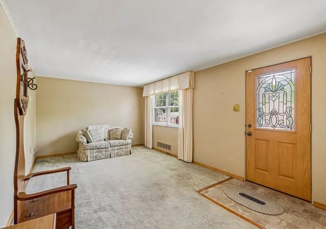 Photo 4 of Sale Pending at 2727 Louisiana Ave, Dormont, PA 15216 | MLS# 1769483 | Listing updated on 2026-10-02