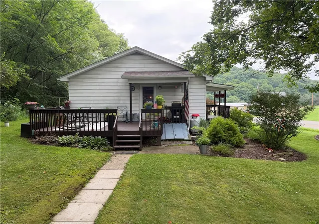 Photo 3 of Single family home for sale at 1048 Parkwood Rd, Shelocta, PA 15701 | MLS# 1769565 | Listing updated on 2026-08-12