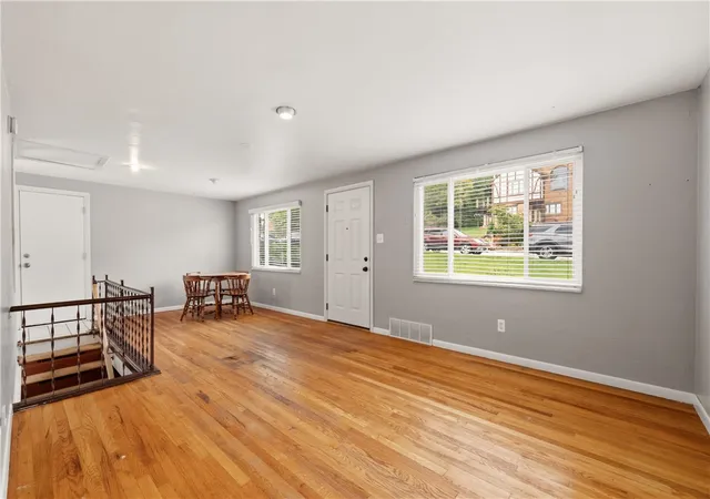 Photo 3 of Single family home for sale at 225 Coral Dr, Upper St Clair, PA 15241 | MLS# 1769379 | Listing updated on 2026-08-28