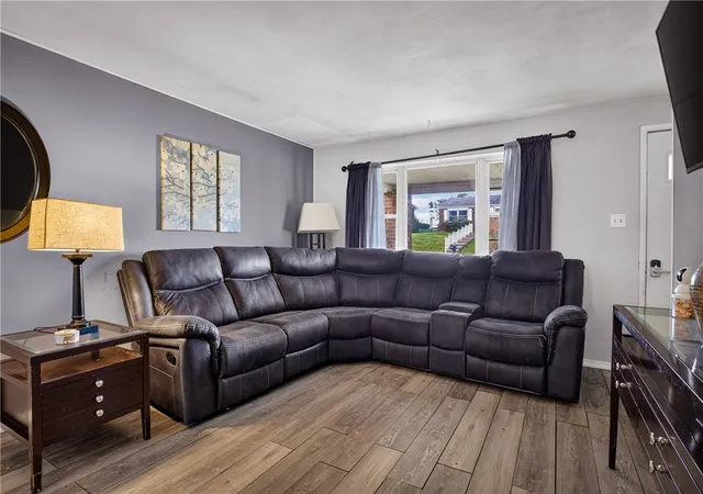 Photo 3 of Single family home for sale at 25 Highbury Rd, Cheswick, PA 15024 | MLS# 1769526 | Listing updated on 2026-08-14
