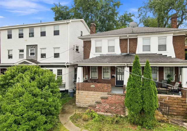 Photo 2 of Townhouse for sale at 6354 Alderson St, Squirrel Hill, PA 15217 | MLS# 1769369 | Listing updated on 2026-08-14