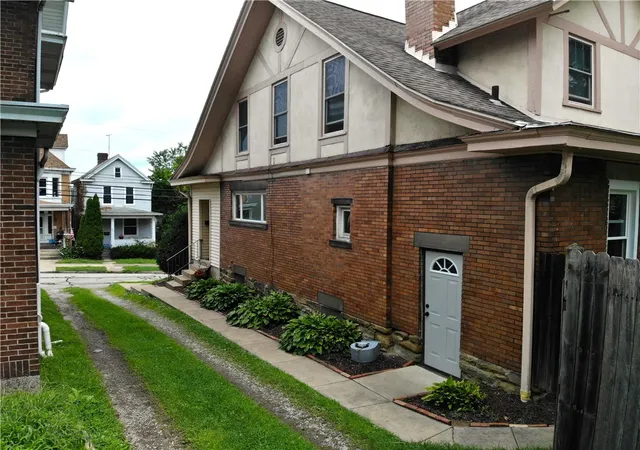 Listing Photo 4 - Condo for sale in building located at 304 N 2nd St, Jeannette, PA 17048