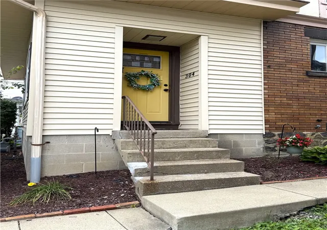 Listing Photo 5 - Condo for sale in building located at 304 N 2nd St, Jeannette, PA 17048