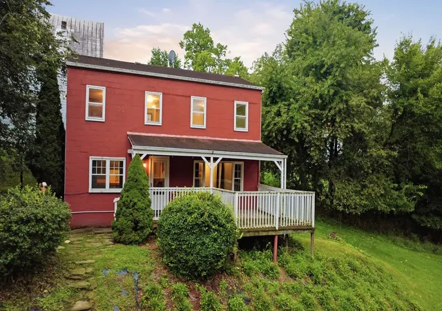 Photo 2 of Sale Pending at 9 E 1/2 Pitt St, Canonsburg, PA 15317 | MLS# 1769445 | Listing updated on 2026-08-23