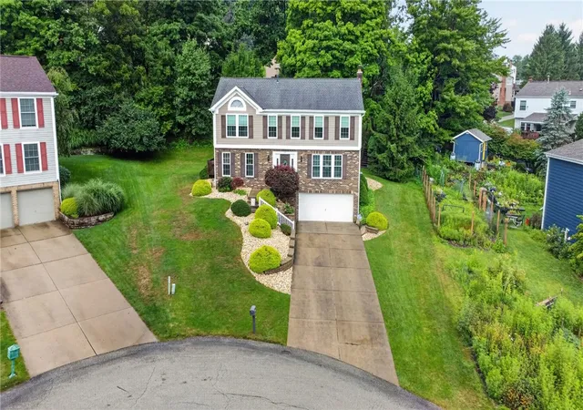 Photo 2 of Single family home for sale at 118 Diamondwood Ct, Bethel Park, PA 15102 | MLS# 1769709 | Listing updated on 2026-08-14