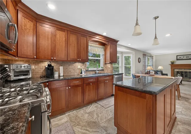 Photo 3 of Single family home for sale at 118 Diamondwood Ct, Bethel Park, PA 15102 | MLS# 1769709 | Listing updated on 2026-08-14