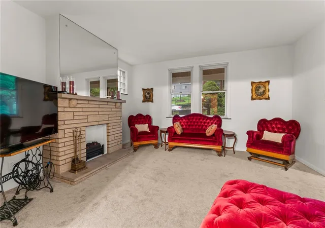 Photo 4 of Single family home for sale at 323 Hallock St, Mt Washington, PA 15211 | MLS# 1769694 | Listing updated on 2026-08-22