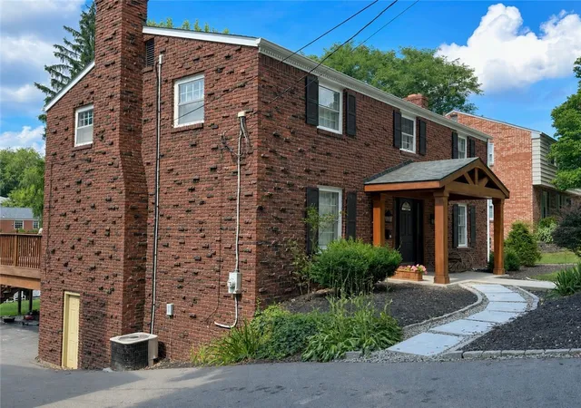 Photo 2 of Single family home for sale at 126 Piper Dr, Mt Lebanon, PA 15234 | MLS# 1769739 | Listing updated on 2026-08-30