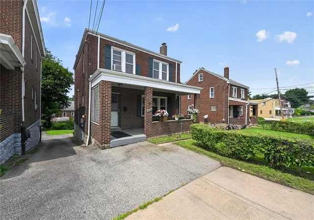 Photo 2 of Single family home for sale at 1806 Pioneer Ave, Brookline, PA 15226 | MLS# 1769528 | Listing updated on 2026-08-24