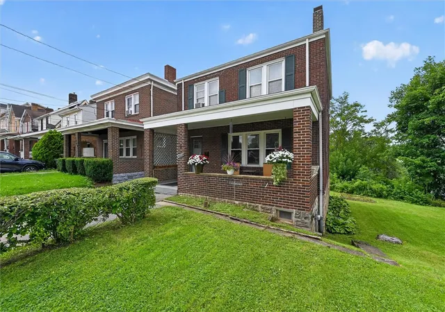 Photo 3 of Single family home for sale at 1806 Pioneer Ave, Brookline, PA 15226 | MLS# 1769528 | Listing updated on 2026-08-24