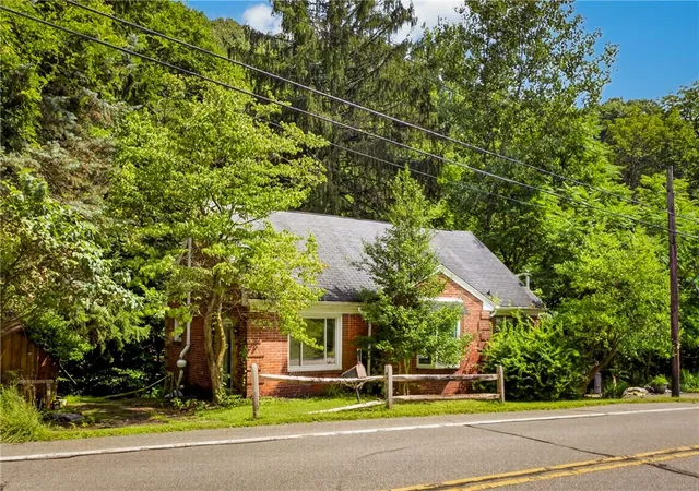 Photo 2 of Single family home for sale at 290 Sewickley Oakmont Rd, Ross Twp, PA 15237 | MLS# 1769191 | Listing updated on 2026-08-13